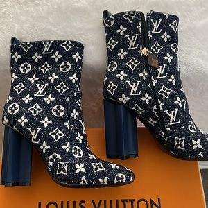 Louis Vuitton Signature Ankle Boots